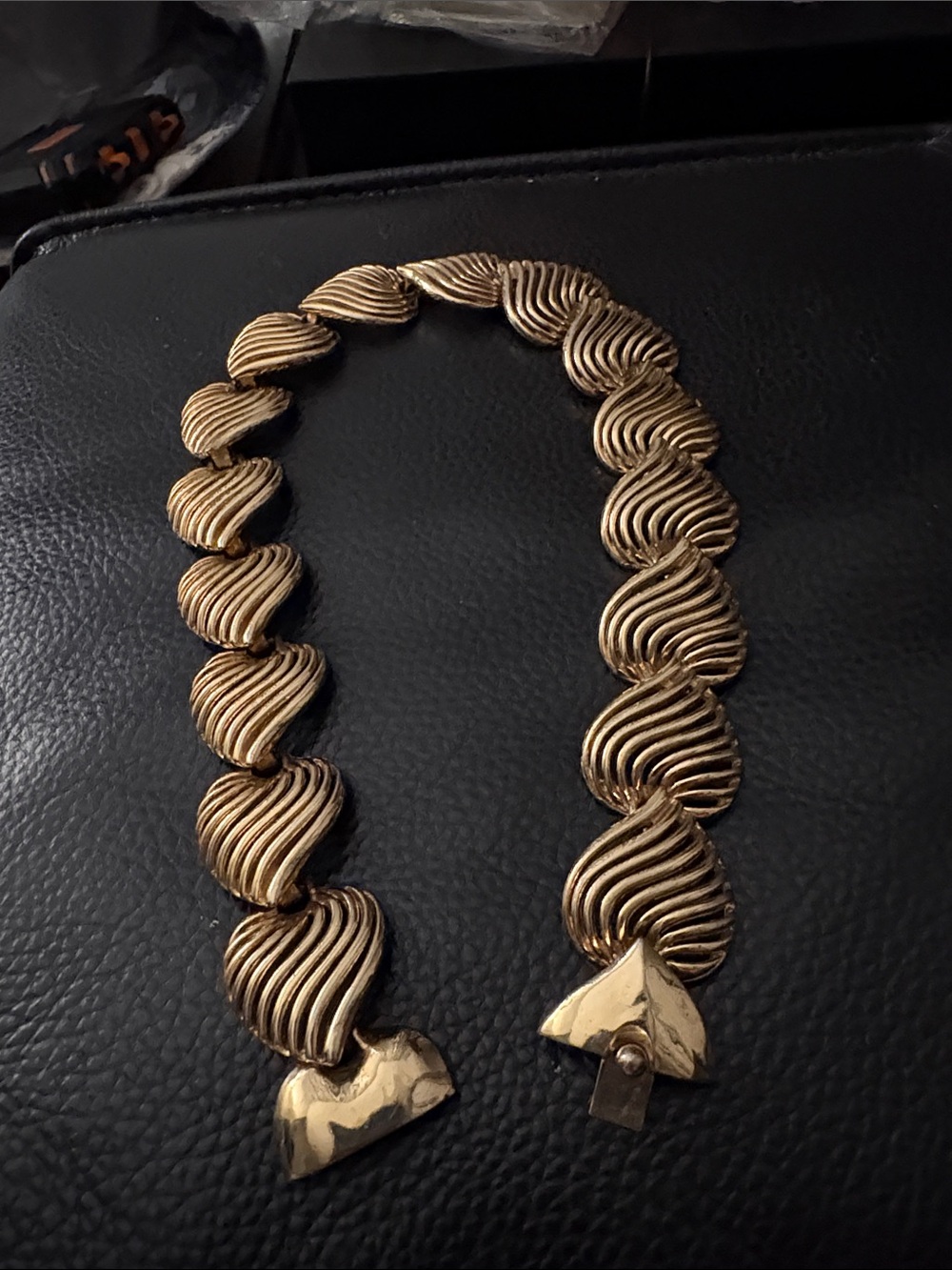 Napier Gold tone Sculpted Wave Link Necklace - 1980- 1990 Number 4084 - Picture 9 of 9